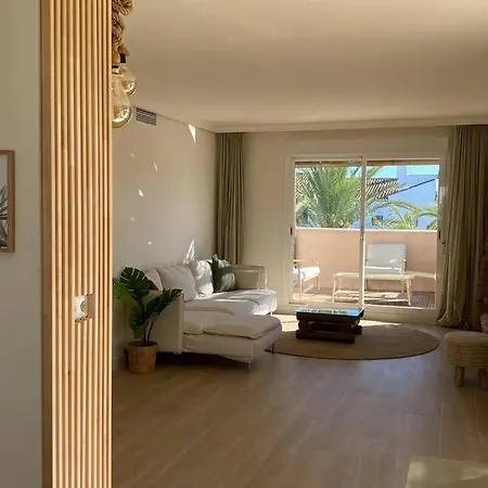 Luxurious Penthouse With 180m2 Sunlit Terrace *