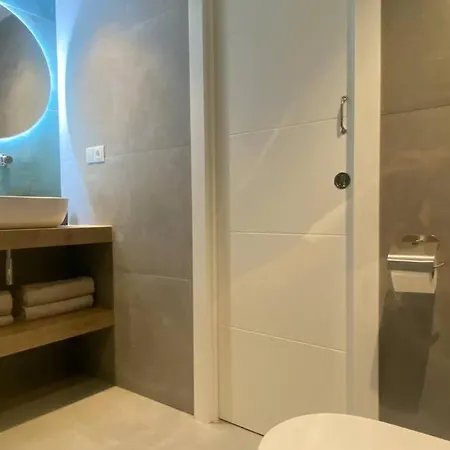 Apartment Luxurious Penthouse With 180m2 Sunlit Terrace *